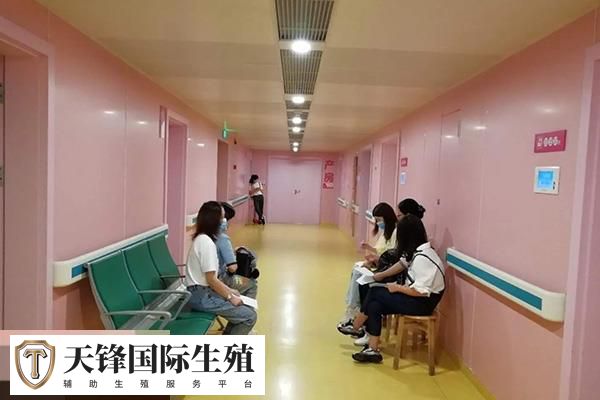 先打夜针还是先冲洗?看完这份详细流程就知道(图2) 打夜针前需要排队等待